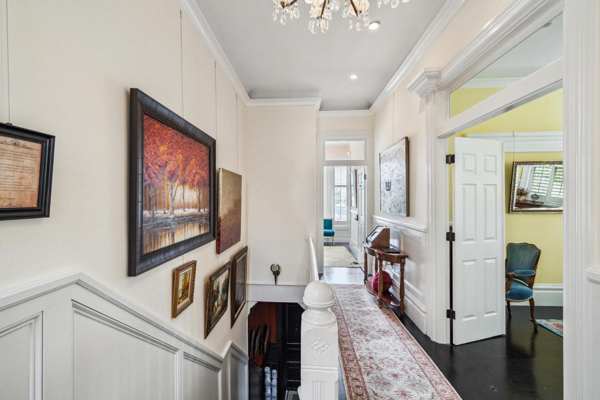 Сasa de vacaciones Historic & Charming Victorian Sleeps 11