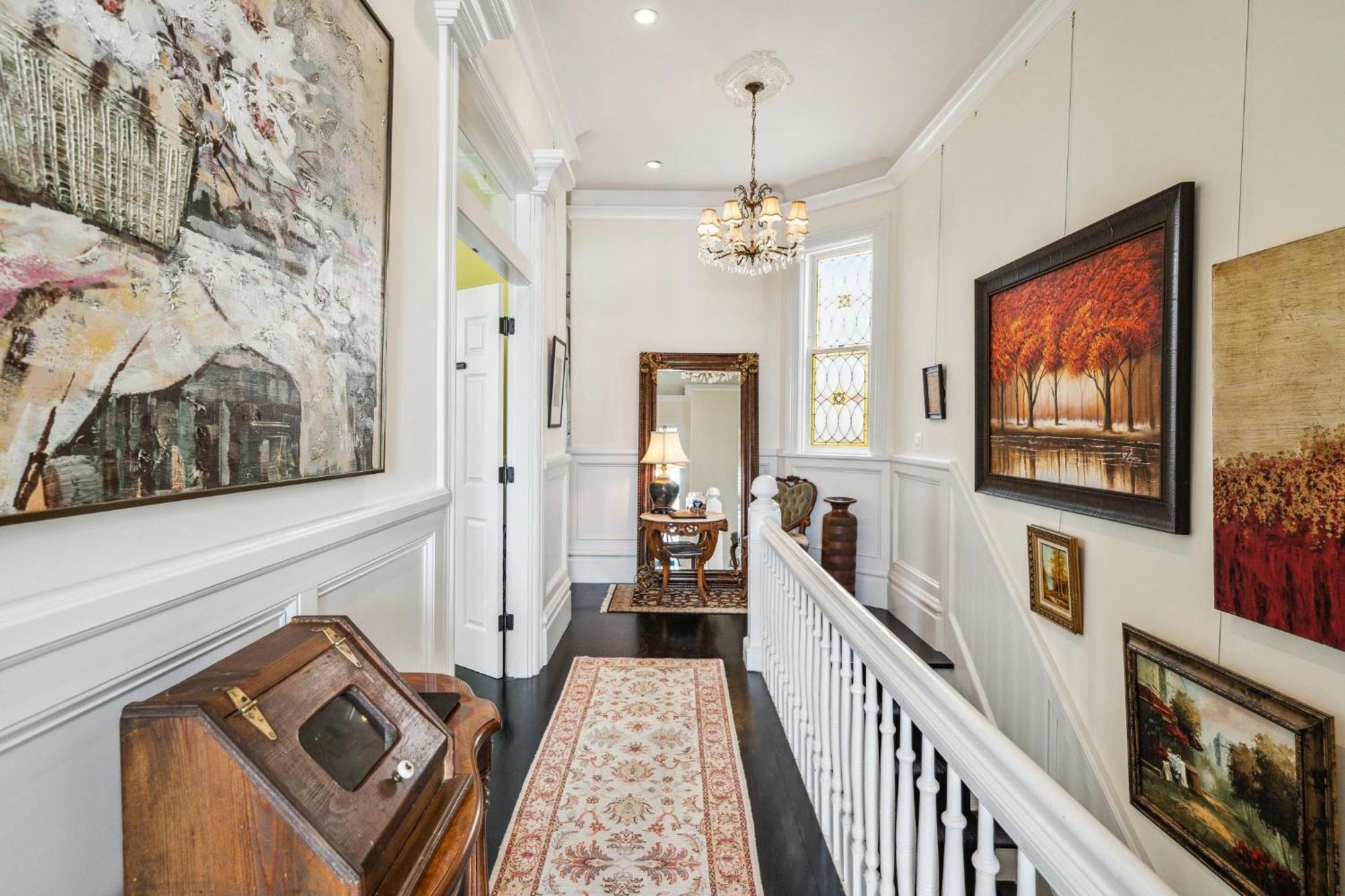 Сasa de vacaciones Historic & Charming Victorian Sleeps 11