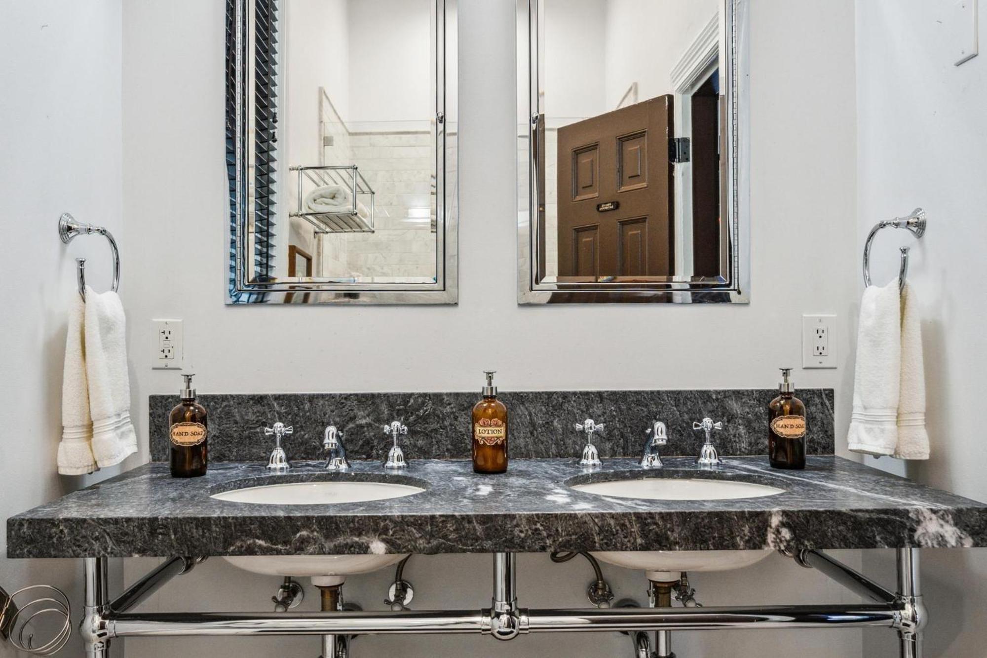 Casa vacanze Historic & Charming Victorian Sleeps 11