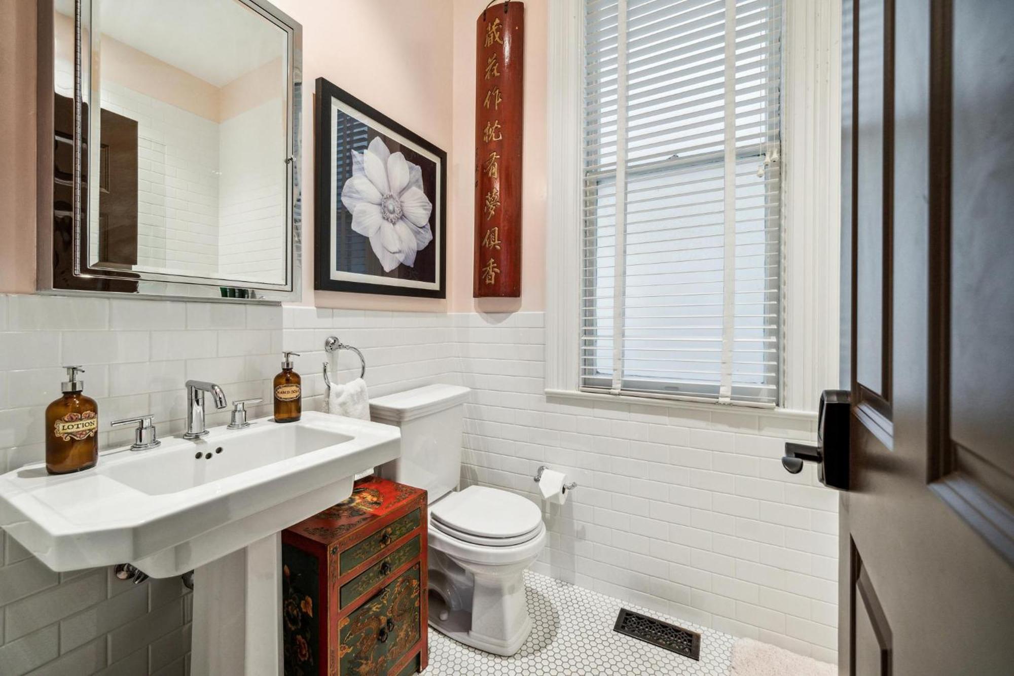 Сasa de vacaciones Historic & Charming Victorian Sleeps 11