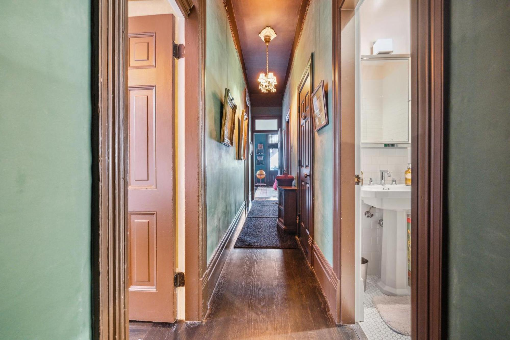 Сasa de vacaciones Historic & Charming Victorian Sleeps 11
